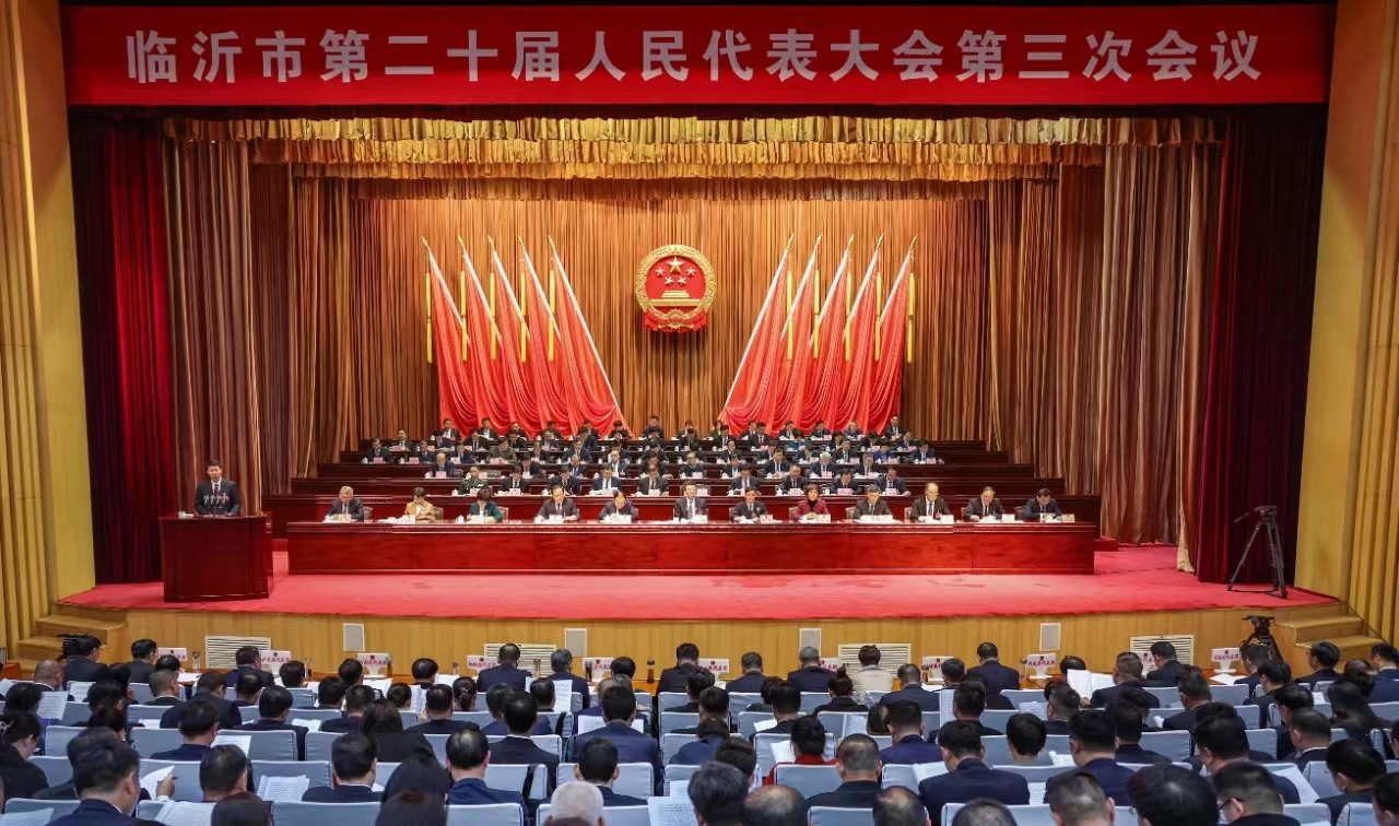 百華鞋業(yè)總經理郭興梅參加臨沂市第二十屆人民代表大會第三次會議